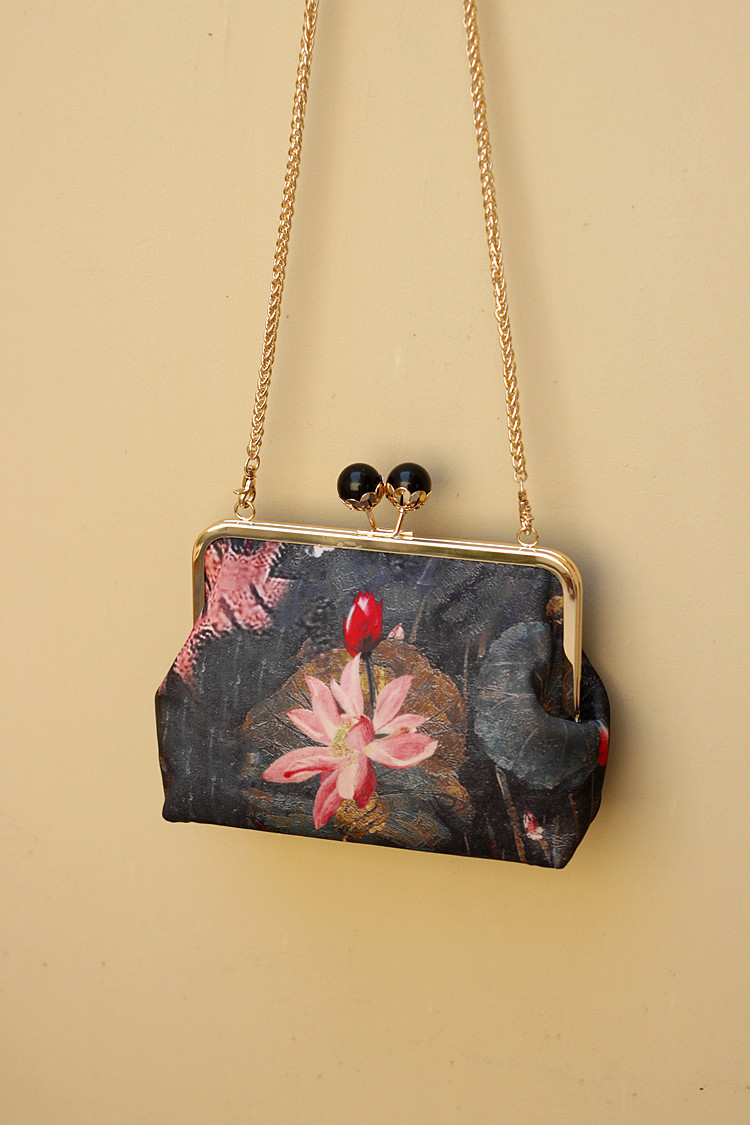 家佳樂文學(xué)復(fù)古水墨荷花斜挎旗袍手工包