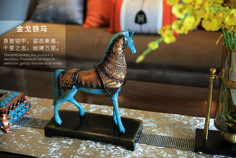威風(fēng)凜凜，鎧甲鐵騎馬型鐵藝工藝品