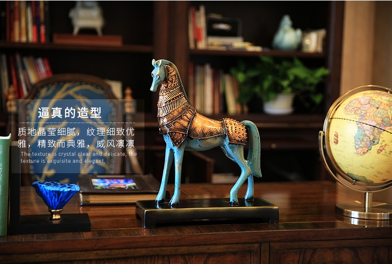 威風(fēng)凜凜，鎧甲鐵騎馬型鐵藝工藝品