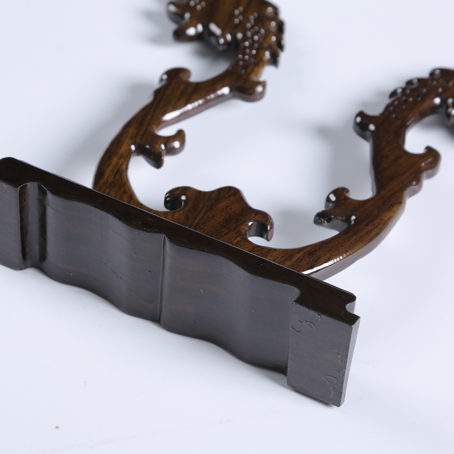 龍頭玉架木雕，細膩精致木雕