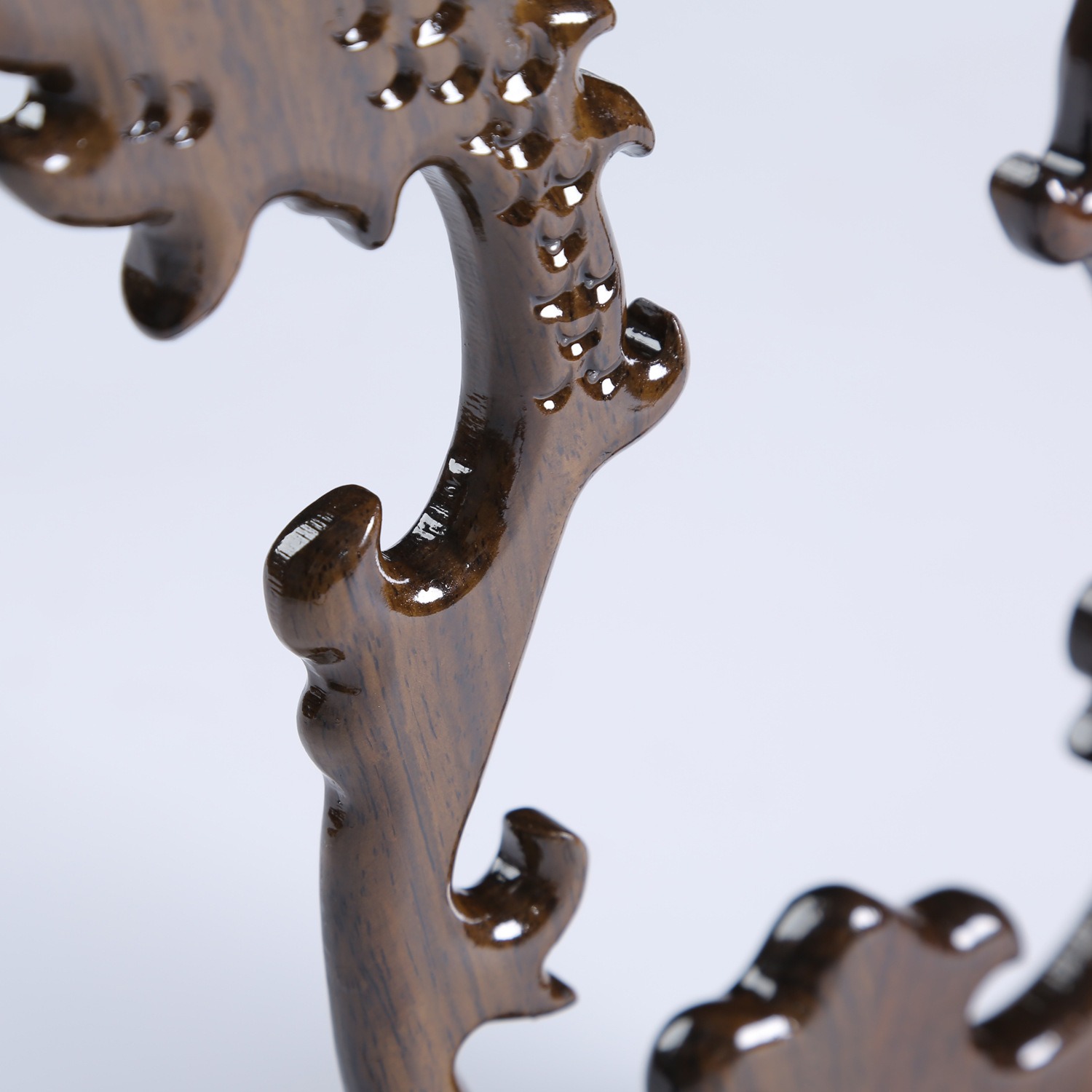 龍頭玉架木雕，細膩精致木雕