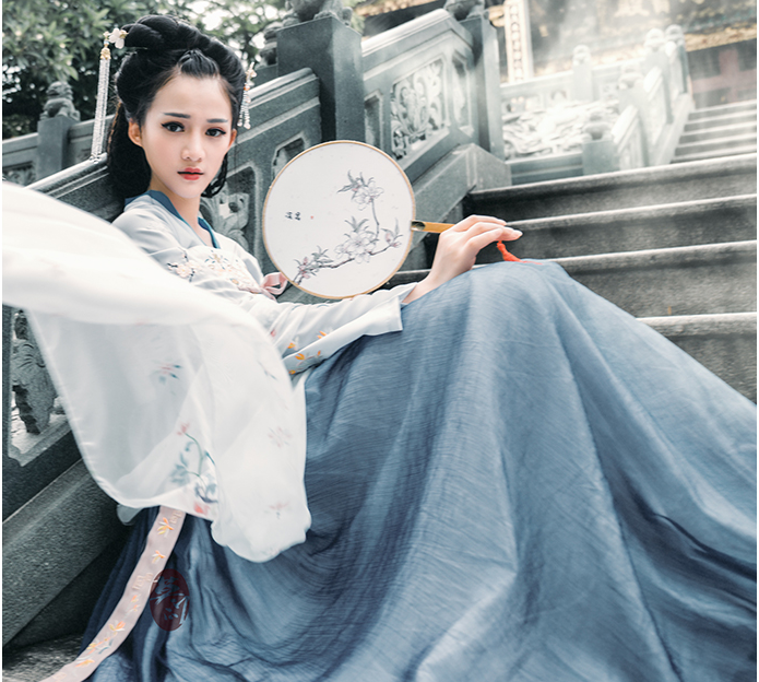 素雅繡花漢服，仙氣十足齊胸襦裙
