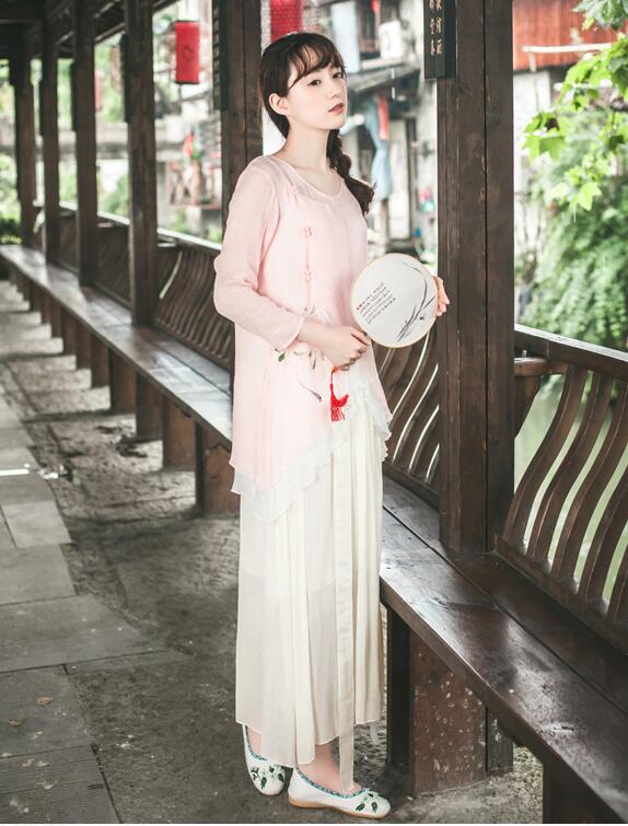 改良版復(fù)古家佳樂文學(xué)的漢服，簡約粉荷色漢服圖片