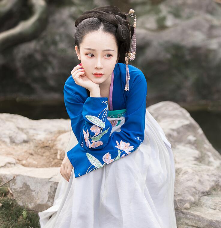 漢服荷花刺繡清新古裝，錦絲皺齊胸襦裙?jié)h服