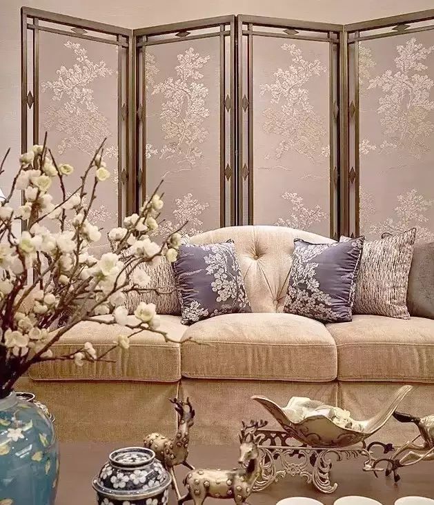 薄薄的屏風(fēng)，隔而不離典雅大方