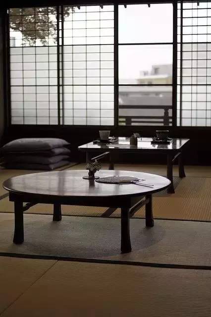 簡(jiǎn)約茶桌，簡(jiǎn)靜安寧