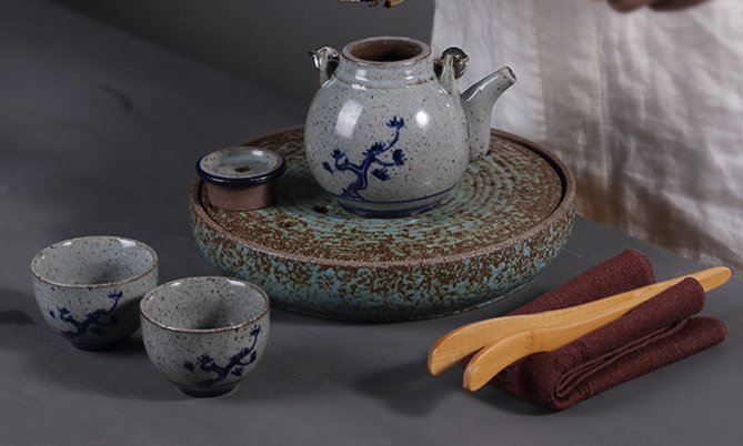 復(fù)古陶瓷一壺兩杯茶具，粗麻繩提梁壺具