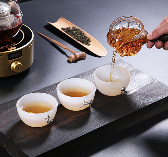 白瓷白玉茶杯，鑲銀功夫茶具
