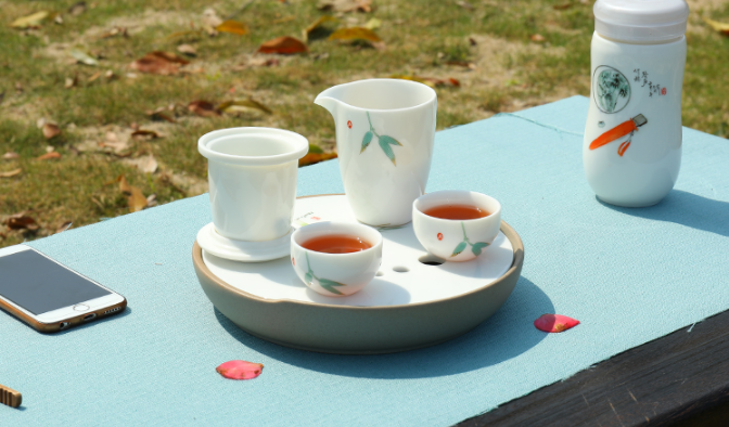 凝脂玉瓷簡約茶具，一壺兩杯功夫茶具