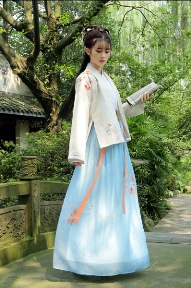 傳統(tǒng)漢服褙子褶裙，宋制繡花楓葉裙