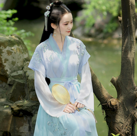 淺交領(lǐng)半臂雙鶴刺繡，改良漢服襦裙