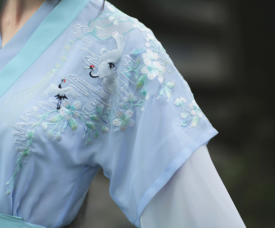 淺交領(lǐng)半臂雙鶴刺繡，改良漢服襦裙
