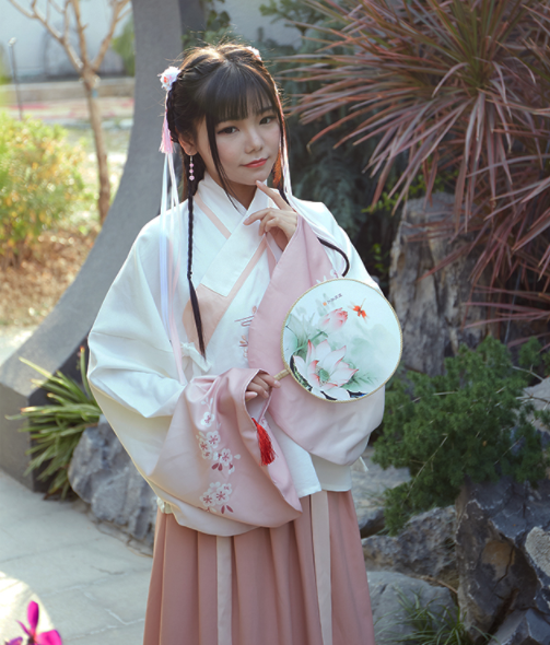 改良交領(lǐng)齊腰曲裾，漸變印花襦裙日常漢服