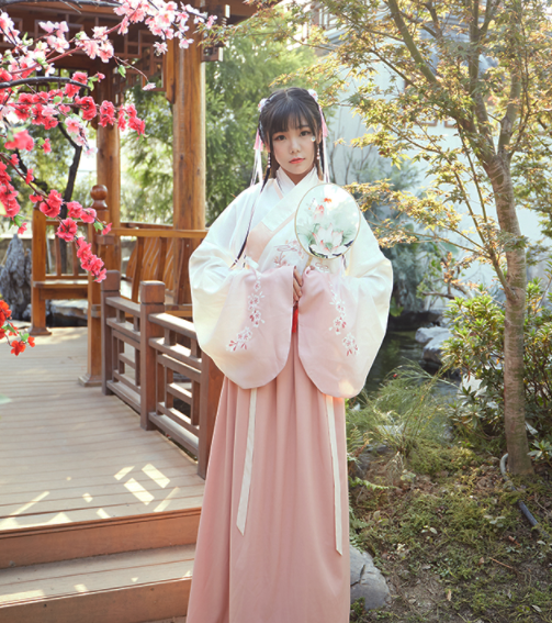 改良交領(lǐng)齊腰曲裾，漸變印花襦裙日常漢服