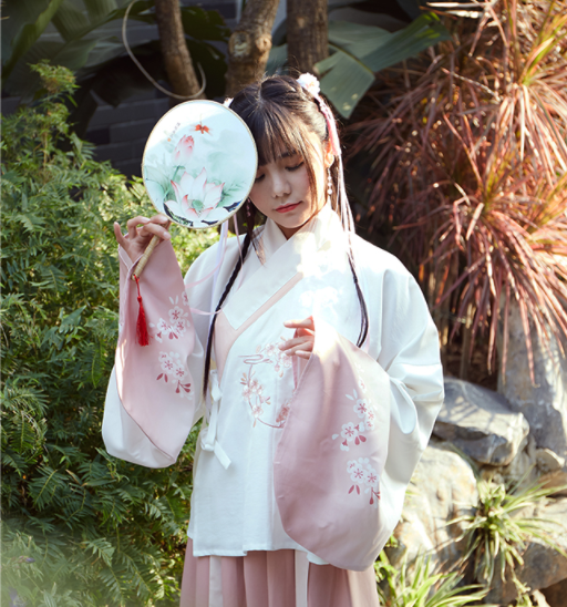 改良交領(lǐng)齊腰曲裾，漸變印花襦裙日常漢服