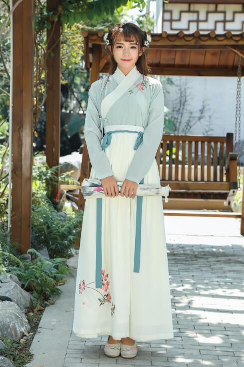 原創(chuàng)漢服清新仙女古裝，荷花刺繡齊胸襦裙