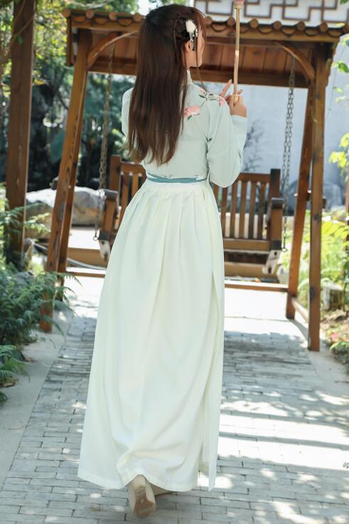 原創(chuàng)漢服清新仙女古裝，荷花刺繡齊胸襦裙
