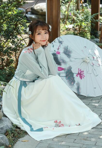 原創(chuàng)漢服清新仙女古裝，荷花刺繡齊胸襦裙