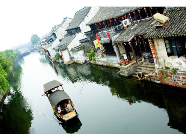 踏青尋色，春風十里不如你