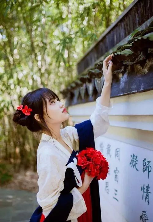 古裝攝影，山際見來(lái)煙，竹中窺落日