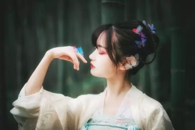 古裝攝影，山際見來(lái)煙，竹中窺落日