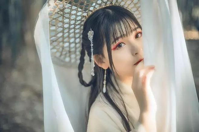 古裝攝影，山際見(jiàn)來(lái)煙，竹中窺落日