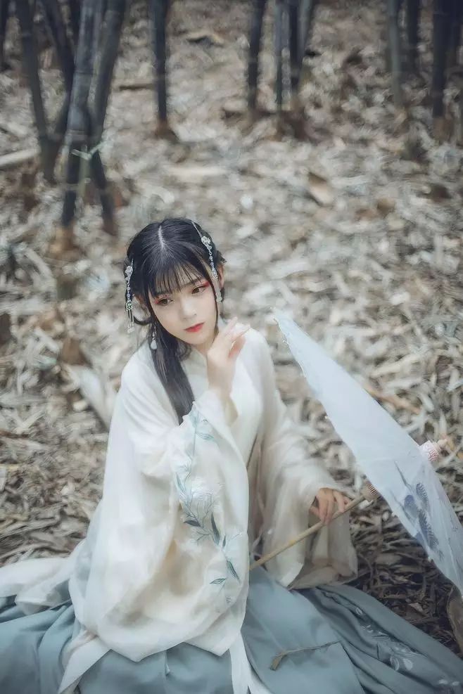 古裝攝影，山際見(jiàn)來(lái)煙，竹中窺落日