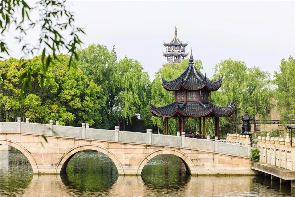 古鎮(zhèn)最美季節(jié)，你就是畫中人