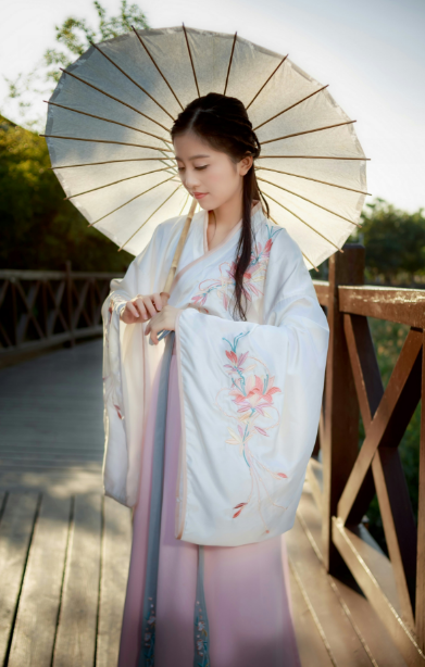 襦裙齊胸古裝漢服，給你帶來(lái)優(yōu)雅的美