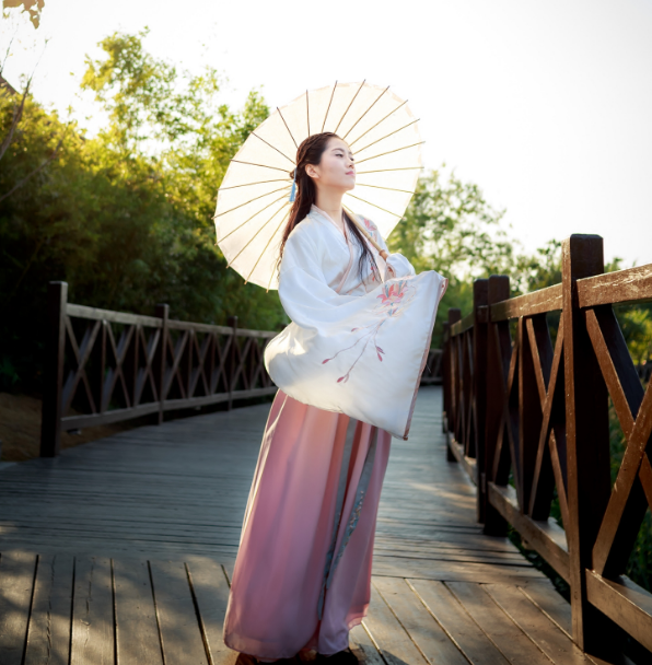 襦裙齊胸古裝漢服，給你帶來(lái)優(yōu)雅的美