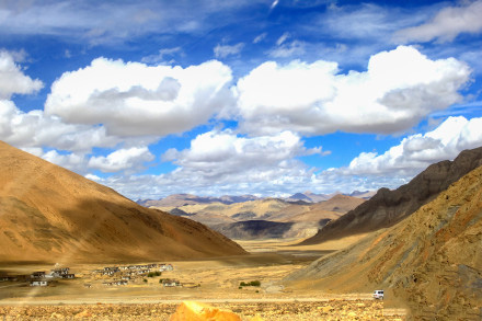 藍(lán)天白云，晴空萬里風(fēng)景圖