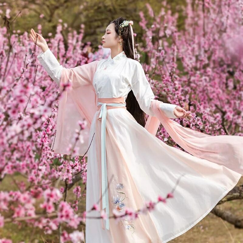 仙女縹緲漢服，且看韶華傾負