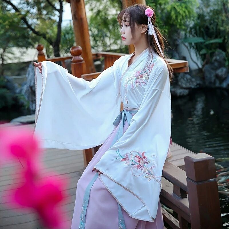 交領襦裙?jié)h服，粉紅清新淡雅漢服圖片