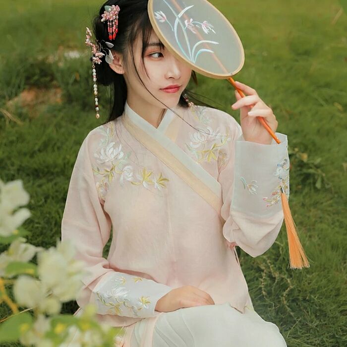 雨縑縑意漢服，清新刺繡襦裙?jié)h服圖片