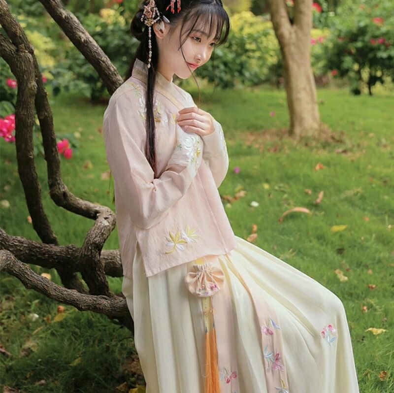 雨縑縑意漢服，清新刺繡襦裙?jié)h服圖片
