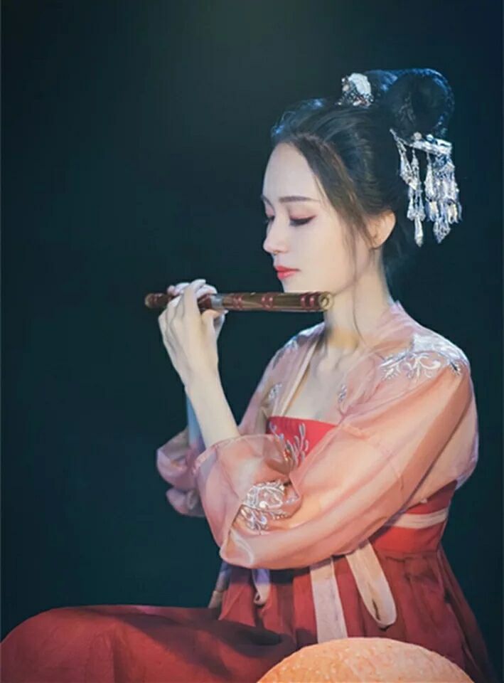 四款清淡平易交領(lǐng)漢服，瀟灑飄逸漢服圖片