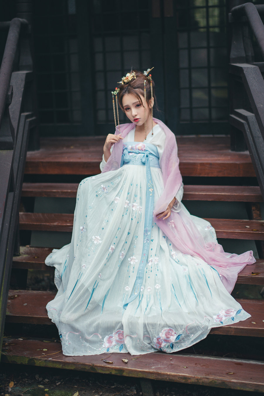 四款大明風(fēng)度的漢服圖片，且看漢服的端莊雅致