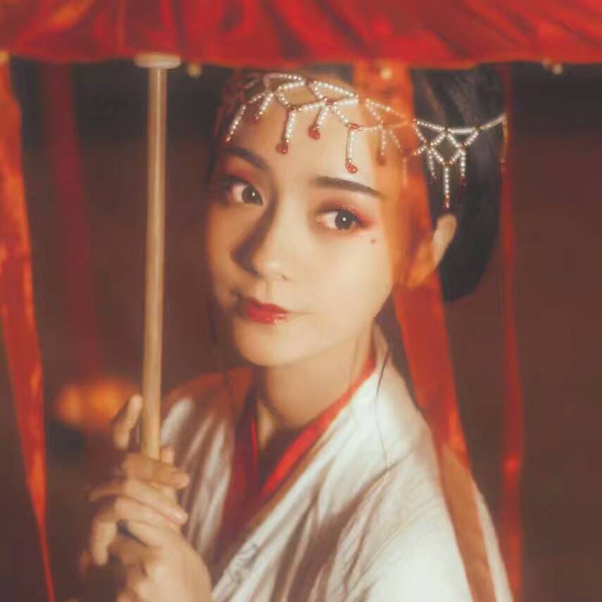 紅妝帶傘女生頭像，唯美古風(fēng)真人頭像