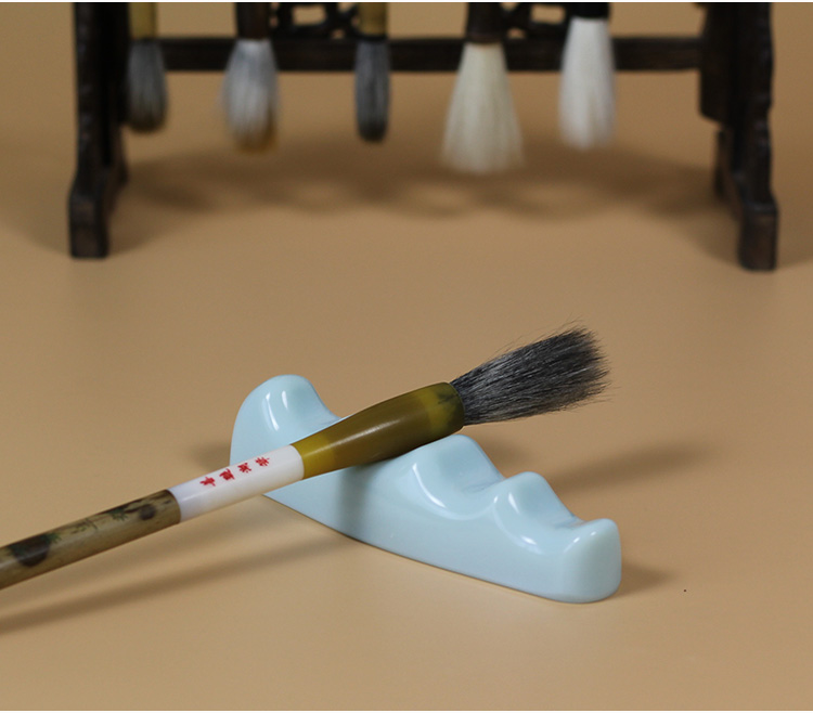 玉質(zhì)筆架，精美的山形筆擱