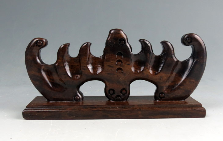 雞翅木精工細(xì)作，大蝙蝠筆架