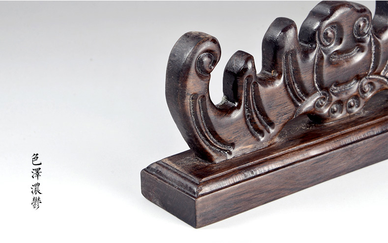 雞翅木精工細(xì)作，大蝙蝠筆架