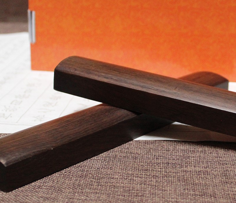 一尺鎮(zhèn)紙，翰墨飄香