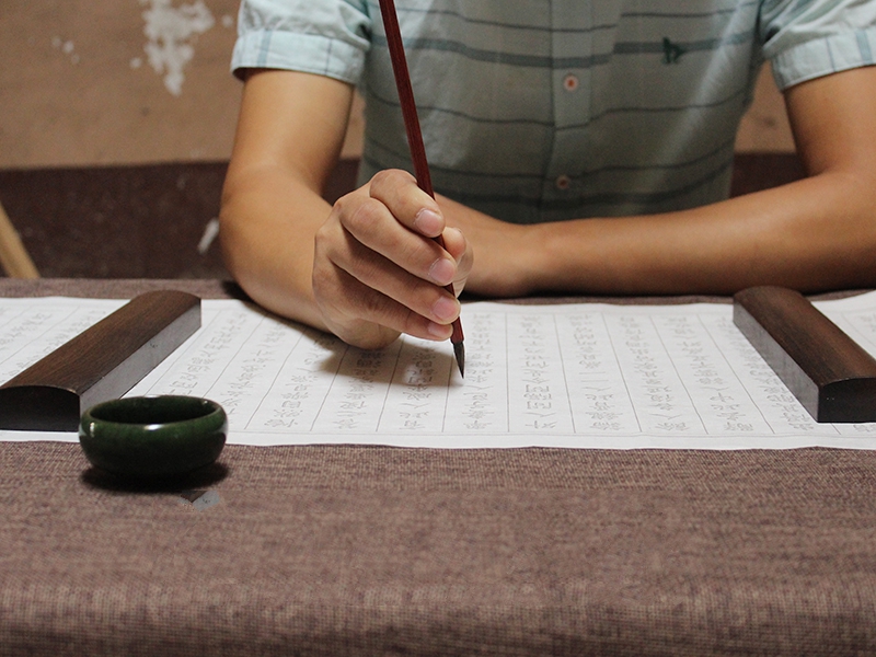 一尺鎮(zhèn)紙，翰墨飄香