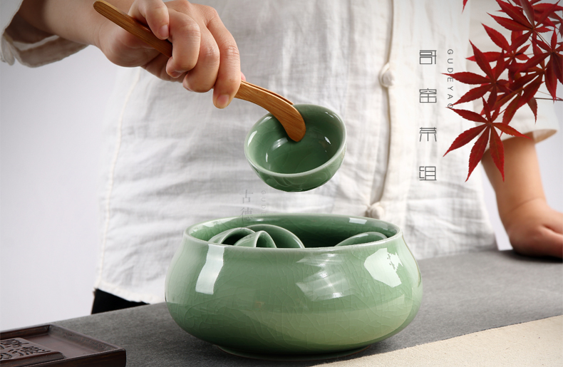 晶瑩滋潤(rùn)勝翡翠的青瓷水盂