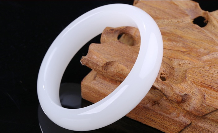 猶勝羊脂，新疆和田玉手鐲