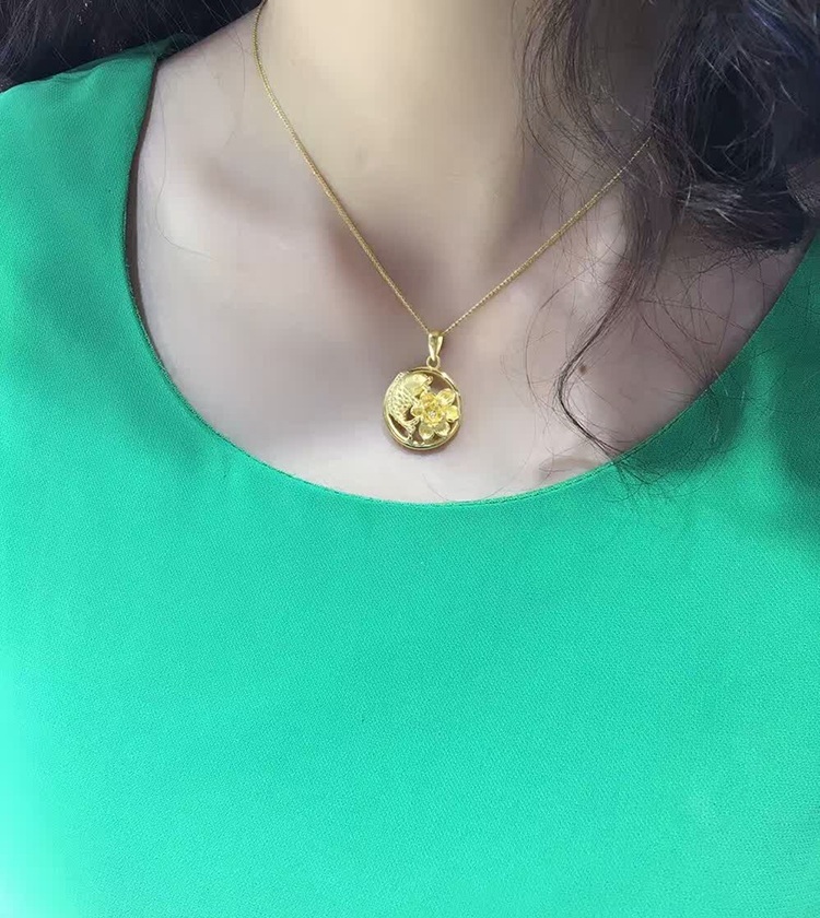 年年有余，鯉魚抱蓮花吊墜