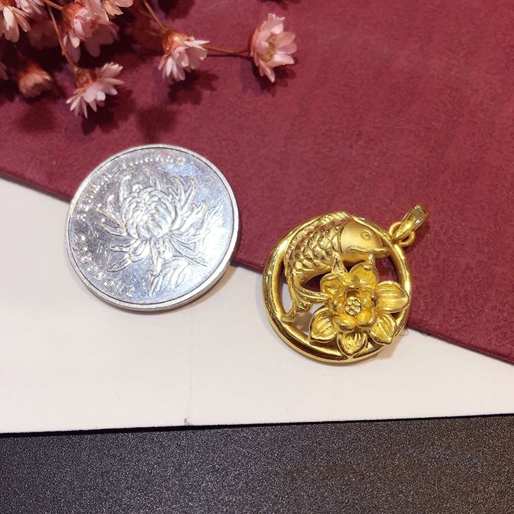 年年有余，鯉魚抱蓮花吊墜