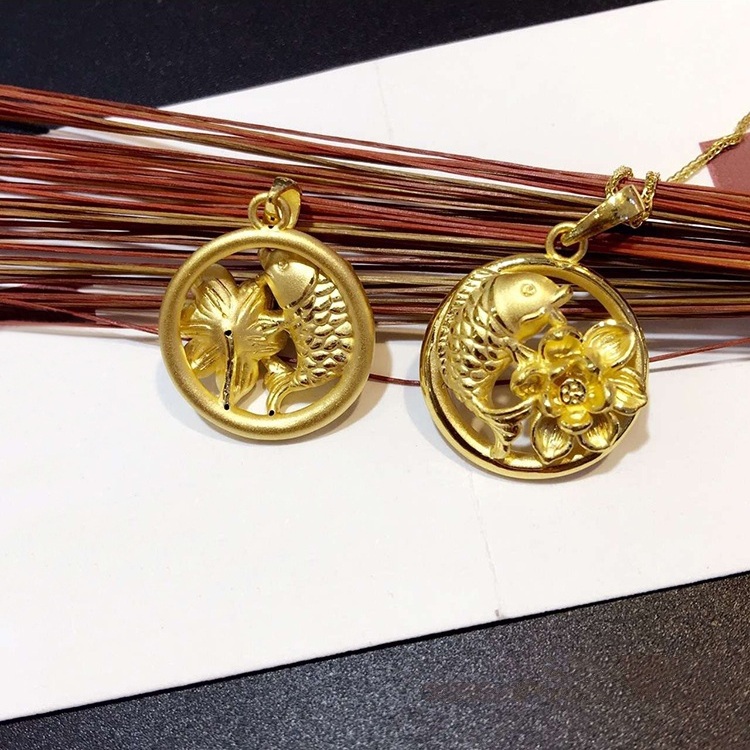 年年有余，鯉魚抱蓮花吊墜