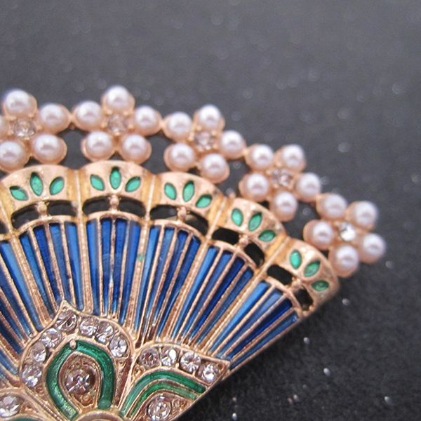 家佳樂文學扇子珍珠水鉆胸針