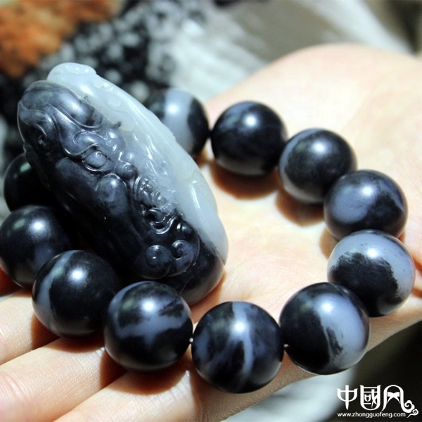 和田玉手串，顆顆黑白分明一線天
